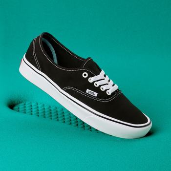 Vans Classic Comfycush Authentic - Miesten Tennarit - Mustat/Valkoinen